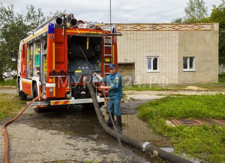 Министр МЧС подарил Мурому пожарную машину